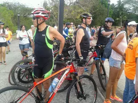 Atletas dan todo su esfuerzo en el Ironman 70.3
