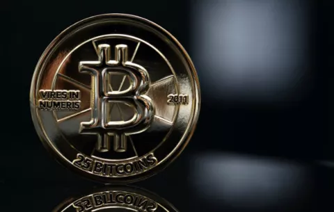 Ecuador espera circular moneda electrónica oficial