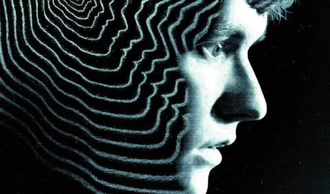  Netflix estrena  'Black Mirror' como película 