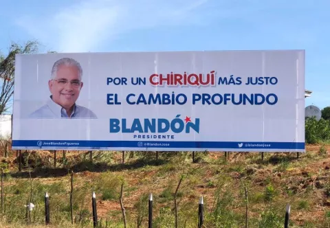 Oficialistas en campaña se alejan de Juan Carlos Varela y evitan los colores del Panameñismo