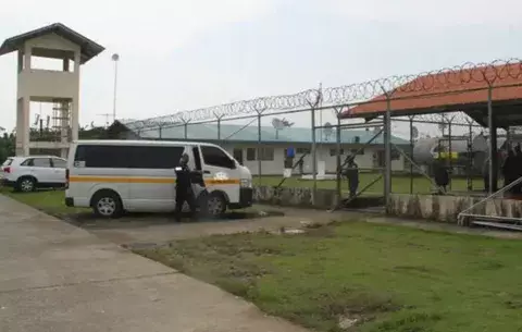 Por quejas de los reos realizan recorrido en centro penitenciario de Bocas del Toro
