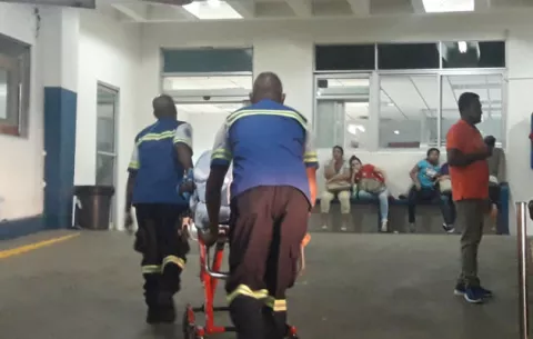 Lucha por su vida tras ser apuñalada por su pareja en Bocas del Toro 