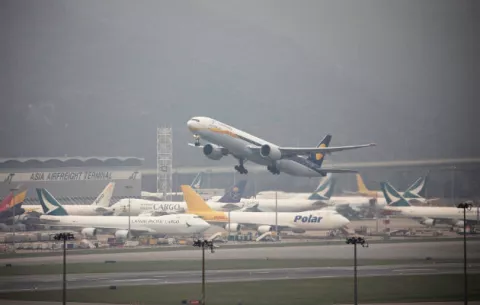 American pospone a enero la vuelta de los 737 MAX y estima menores ingresos