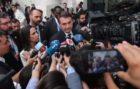 Bolsonaro dice en Chile que si fuese misógino y racista no gana las elecciones