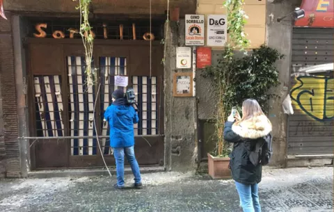 Nápoles es estremecida por un bombazo en una emblemática pizzería