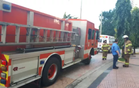 Bomberos desalojan edificio en Punta Pacífica tras amenaza de incendio