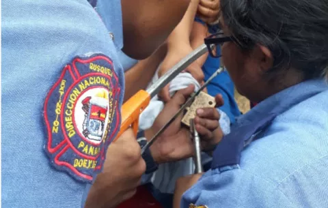 Bomberos de David  logran sacar dedo de menor atorado en una cerradura