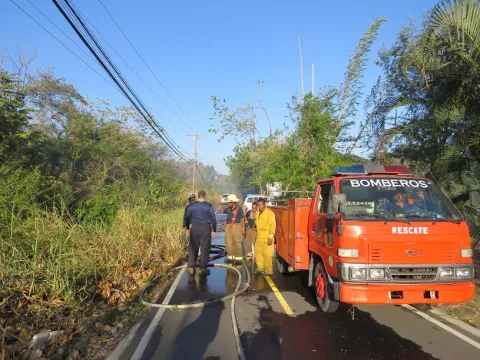 Ocho bomberos lesionados tras labor de apagar incendios en Coclé
