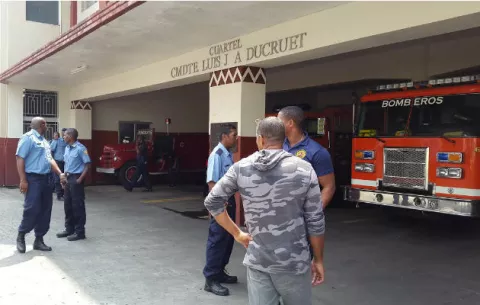 Bomberos de Colón se declaran en huelga de brazos caídos