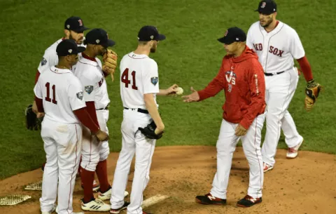 Alex Cora seguro de tener un gran abridor para el juego 4; Roberts, confiado