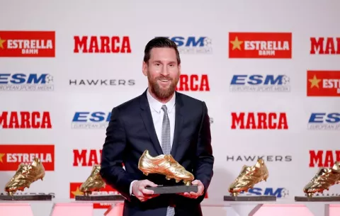 Messi recibe su quinta Bota de Oro y le toma la delantera a Cristiano