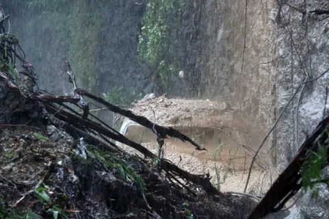 Muerte y destrucción por las inundaciones en varios sectores de Brasil