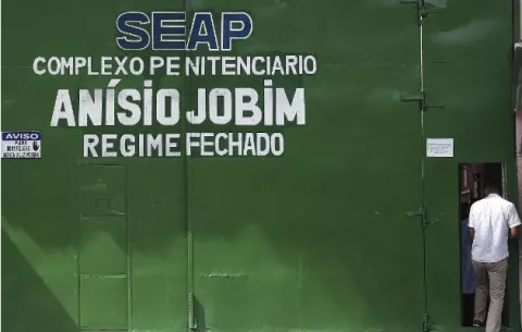 Suben a 57 los muertos por peleas en cárceles de ciudad brasileña de Manaus