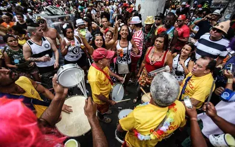 Carnaval de Brasil: Multitudes en las fiestas callejeras