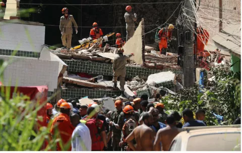 Suben a 24 los muertos por el desplome de dos edificios en Río de Janeiro