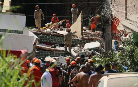 Dos edificios se desploman en Río de Janeiro, con saldo de al menos 3 muertos 