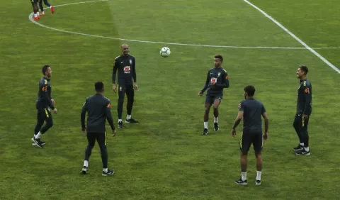 Las novatadas a los jugadores de Brasil y el entrenamiento sin rivales