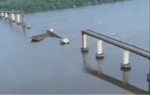 Un extenso puente colapsa en el norte de Brasil y se desconoce el número de víctimas