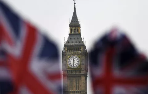 El Parlamento frustra por tercera vez el acuerdo del "brexit" de May