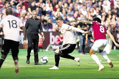 El United de 'Mou'  sigue en picada 