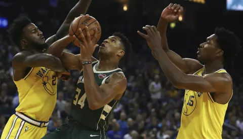  Stephen Curry se lesiona y los Warriors caen ante Bucks