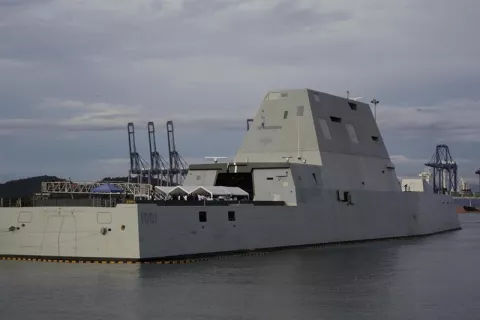 Parada de buque destructor de Estados Unidos demuestra "alianza" en seguridad
