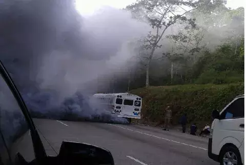 Bus se incendia a la salida del Corredor Norte