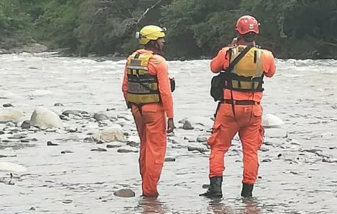 Buscan a menor que cayó al río Balso en la Comarca Nagbe Bugle