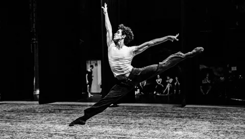 Panameño interpreta papel principal en ballet de danza moderna ruso