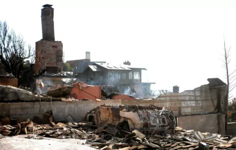 Autoridades dan por controlado el incendio de California que se cobró 85 vidas