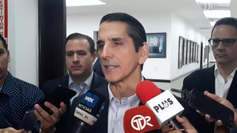 Cámara de Comercio presenta su 'Agenda País' al candidato presidencial Rómulo Roux