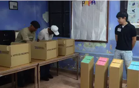 Miembros de Cambio Democrático salen  a las urnas a completar su oferta electoral