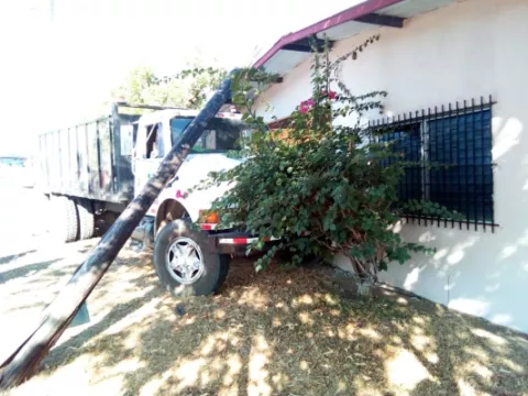 Camión pierde los frenos y colisiona con una casa en el corregimiento de Chiriquí
