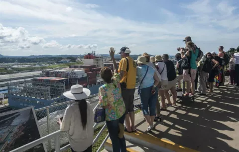 Autoridad del Canal de Panamá rechaza cambios al título constitucional 