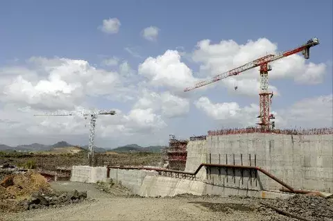 Panamá se dispone a asumir obras del canal y terminarlas en 2015