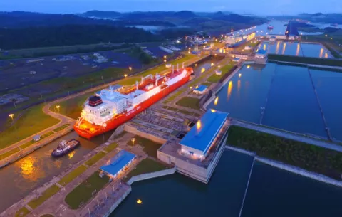 Canal de Panamá alcanza otro hito luego del tránsito de cuatro buques con gas licuado 