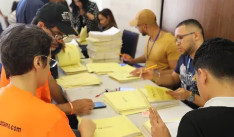 Cierra plazo de entrega de libros   para candidatos independientes 