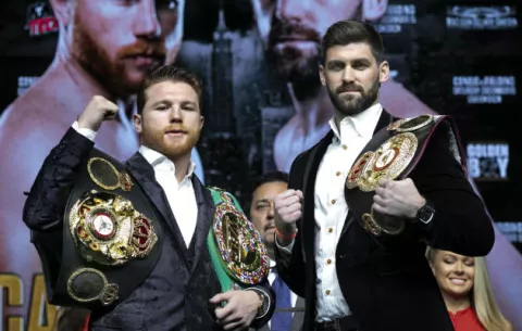 Rocky Fielding asegura que puede voltear a Canelo Álvarez