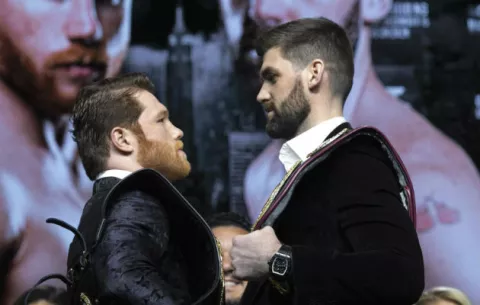 'Canelo'  Álvarez es el presionado 