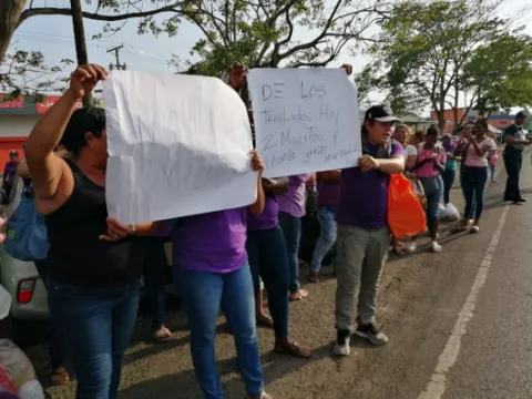 Familiares de privados de libertad de La Chorrera protestan ante traslado a La Mega Joya