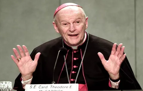 El Vaticano expulsa del sacerdocio al excardenal McCarrick tras las acusaciones de abusos