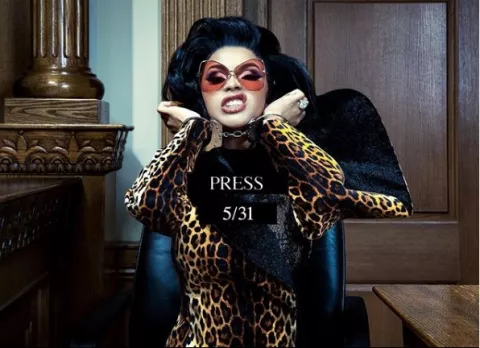 Cardi B se desnuda