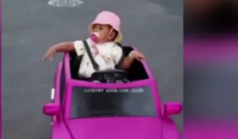 Hija de Cardi B recibe un auto de lujo