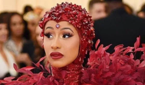Cardi B utilizó unos cubre pezones muy costosos