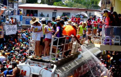Lunes de Carnaval, la fiesta más esperada de los políticos locales