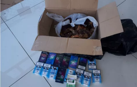 Decomisan comida descompuesta y cigarrillos de contrabando en Atalaya