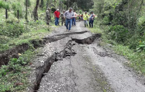 Residentes en Breñon, Chiriquí, alarmados por hundimiento de tierra