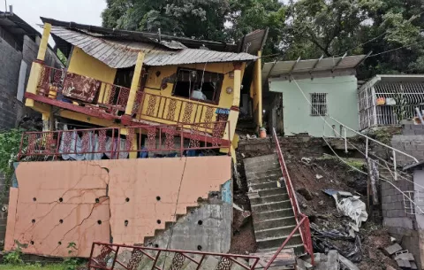 Cuatro personas afectadas tras colapso de una residencia en Los Andes