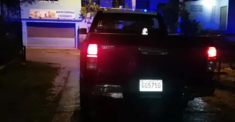Asesinan a menor de 17 años frente a refresquería en Cerro Batea