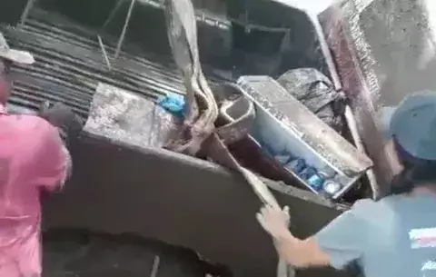 "Las cervezas... se van a perder", el grito desesperado de un hombre por su licor